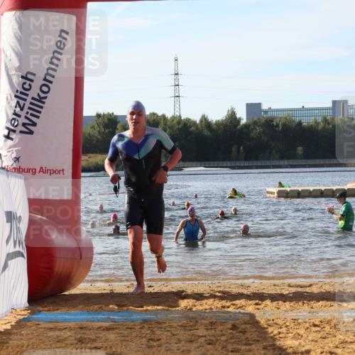 07.09.2025 - 19. Norderstedt Triathlon Luisa Fischer http://msf.ph/oto/8742113 07.09.2025 10:05:34 Schwimmen 1127, 1141 meine-sportfotos.de