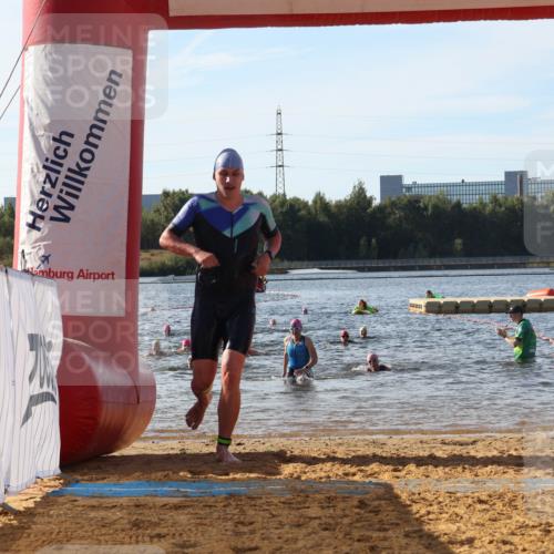07.09.2025 - 19. Norderstedt Triathlon Luisa Fischer http://msf.ph/oto/8742119 07.09.2025 10:05:34 Schwimmen 1127, 1141 meine-sportfotos.de