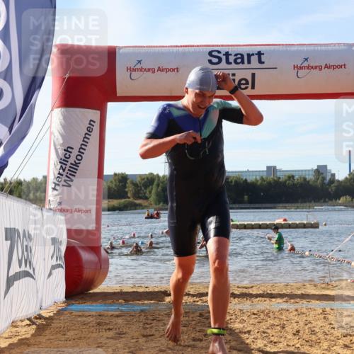 07.09.2025 - 19. Norderstedt Triathlon Luisa Fischer http://msf.ph/oto/8742147 07.09.2025 10:05:36 Schwimmen 1127, 1141 meine-sportfotos.de