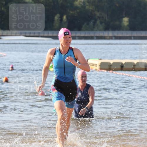 07.09.2025 - 19. Norderstedt Triathlon Luisa Fischer http://msf.ph/oto/8742165 07.09.2025 10:05:40 Schwimmen 1119, 1127 meine-sportfotos.de