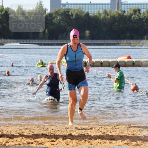 07.09.2025 - 19. Norderstedt Triathlon Luisa Fischer http://msf.ph/oto/8742178 07.09.2025 10:05:41 Schwimmen 1119, 1127 meine-sportfotos.de