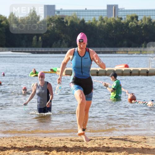 07.09.2025 - 19. Norderstedt Triathlon Luisa Fischer http://msf.ph/oto/8742184 07.09.2025 10:05:41 Schwimmen 1119, 1127 meine-sportfotos.de