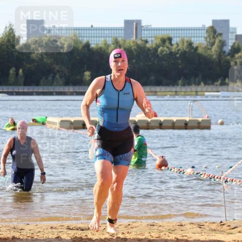 07.09.2025 - 19. Norderstedt Triathlon Luisa Fischer http://msf.ph/oto/8742192 07.09.2025 10:05:42 Schwimmen 1119, 1127 meine-sportfotos.de