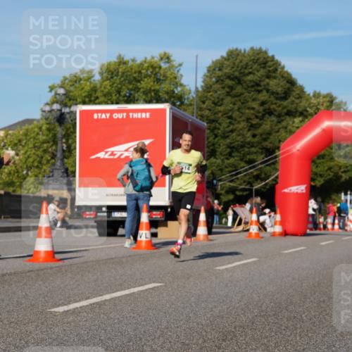 07.09.2025 - BARMER Alsterlauf Yannick Fuchs http://msf.ph/oto/8742230 07.09.2025 09:28:23 Laufen 14 meine-sportfotos.de
