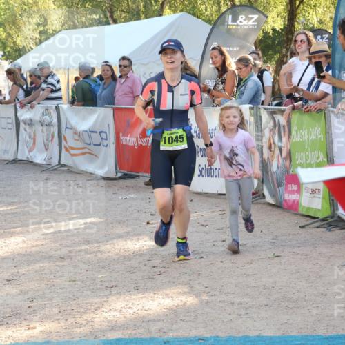 07.09.2025 - 19. Norderstedt Triathlon Luisa Fischer http://msf.ph/oto/8742314 07.09.2025 16:59:56 Ziel 414, 1045, 1568 meine-sportfotos.de