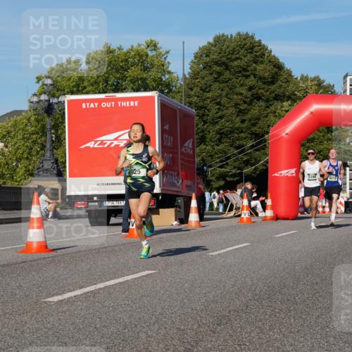 07.09.2025 - BARMER Alsterlauf Yannick Fuchs http://msf.ph/oto/8742407 07.09.2025 09:28:32 Laufen 25, 1, 5390, 8012 meine-sportfotos.de