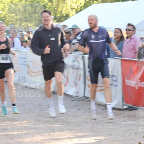 07.09.2025 - 19. Norderstedt Triathlon Luisa Fischer http://msf.ph/oto/8742585 07.09.2025 17:00:37 Ziel 938, 1106 meine-sportfotos.de