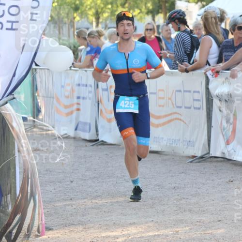 07.09.2025 - 19. Norderstedt Triathlon Luisa Fischer http://msf.ph/oto/8742674 07.09.2025 17:01:17 Ziel 425 meine-sportfotos.de