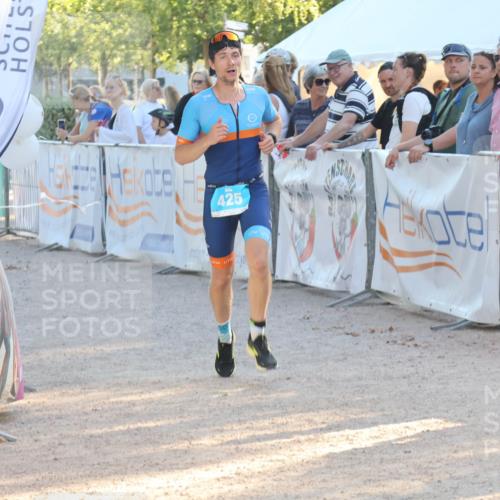 07.09.2025 - 19. Norderstedt Triathlon Luisa Fischer http://msf.ph/oto/8742701 07.09.2025 17:01:18 Ziel 425 meine-sportfotos.de