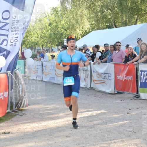 07.09.2025 - 19. Norderstedt Triathlon Luisa Fischer http://msf.ph/oto/8742724 07.09.2025 17:01:20 Ziel 425 meine-sportfotos.de