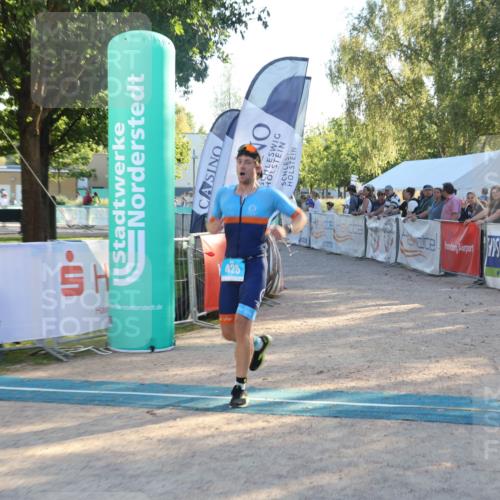 07.09.2025 - 19. Norderstedt Triathlon Luisa Fischer http://msf.ph/oto/8742754 07.09.2025 17:01:21 Ziel 425 meine-sportfotos.de