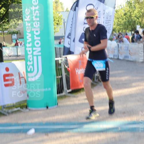 07.09.2025 - 19. Norderstedt Triathlon Luisa Fischer http://msf.ph/oto/8742822 07.09.2025 17:01:37 Ziel 909 meine-sportfotos.de