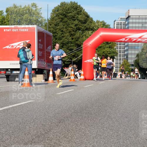 07.09.2025 - BARMER Alsterlauf Yannick Fuchs http://msf.ph/oto/8742843 07.09.2025 09:28:51 Laufen 42 meine-sportfotos.de