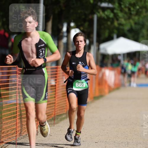 07.09.2025 - 19. Norderstedt Triathlon Michael Strokosch http://msf.ph/oto/8742915 07.09.2025 10:57:24 Laufen 655, 669 meine-sportfotos.de