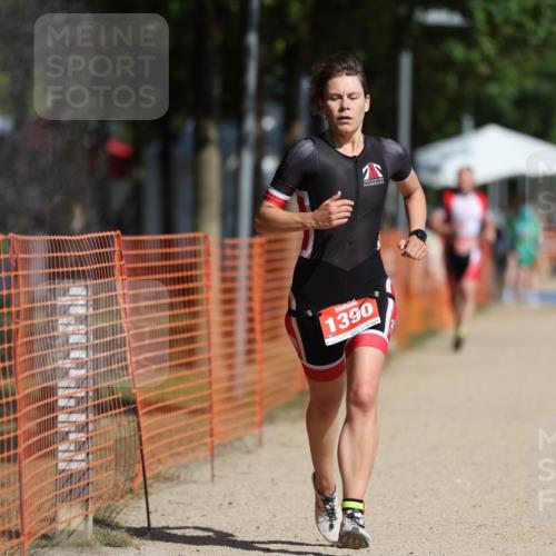 07.09.2025 - 19. Norderstedt Triathlon Michael Strokosch http://msf.ph/oto/8742941 07.09.2025 11:55:47 Laufen 1390 meine-sportfotos.de