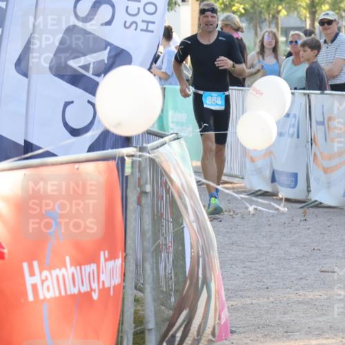 07.09.2025 - 19. Norderstedt Triathlon Luisa Fischer http://msf.ph/oto/8743004 07.09.2025 17:02:58 Ziel 950 meine-sportfotos.de