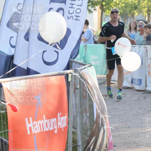 07.09.2025 - 19. Norderstedt Triathlon Luisa Fischer http://msf.ph/oto/8743008 07.09.2025 17:02:59 Ziel  meine-sportfotos.de