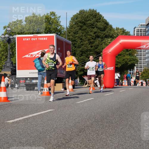 07.09.2025 - BARMER Alsterlauf Yannick Fuchs http://msf.ph/oto/8743014 07.09.2025 09:28:54 Laufen 5666, 3841, 5206, 8008 meine-sportfotos.de