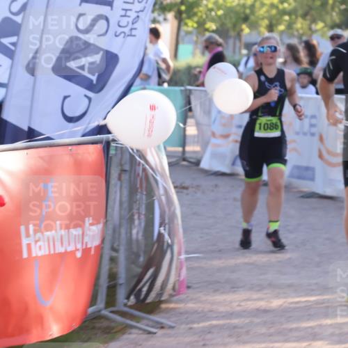 07.09.2025 - 19. Norderstedt Triathlon Luisa Fischer http://msf.ph/oto/8743029 07.09.2025 17:03:02 Ziel 868 meine-sportfotos.de