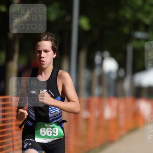 07.09.2025 - 19. Norderstedt Triathlon Michael Strokosch http://msf.ph/oto/8743030 07.09.2025 10:57:26 Laufen 655, 669 meine-sportfotos.de