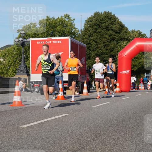 07.09.2025 - BARMER Alsterlauf Yannick Fuchs http://msf.ph/oto/8743046 07.09.2025 09:28:55 Laufen 5666, 3841, 5206, 8008 meine-sportfotos.de