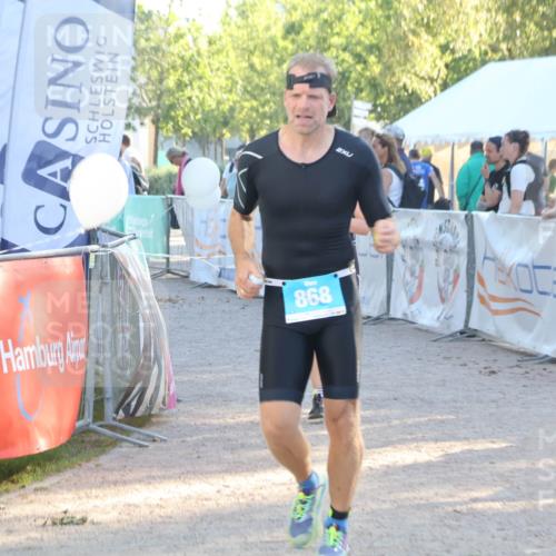 07.09.2025 - 19. Norderstedt Triathlon Luisa Fischer http://msf.ph/oto/8743057 07.09.2025 17:03:04 Ziel 868, 1086 meine-sportfotos.de