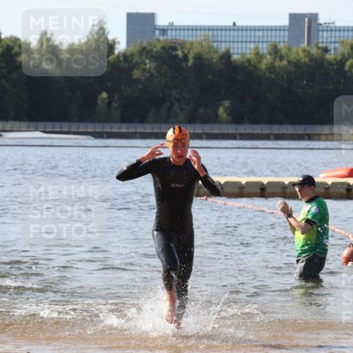 07.09.2025 - 19. Norderstedt Triathlon Luisa Fischer http://msf.ph/oto/8743060 07.09.2025 10:20:46 Schwimmen 646, 654 meine-sportfotos.de