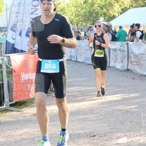 07.09.2025 - 19. Norderstedt Triathlon Luisa Fischer http://msf.ph/oto/8743072 07.09.2025 17:03:05 Ziel 868, 1086 meine-sportfotos.de