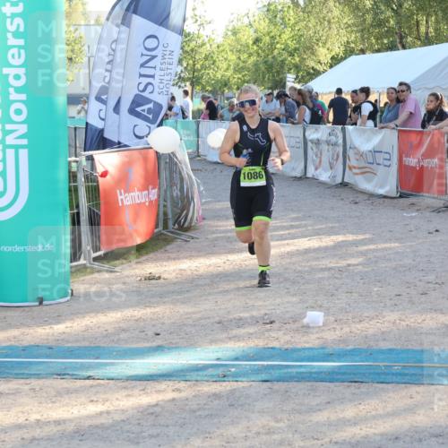 07.09.2025 - 19. Norderstedt Triathlon Luisa Fischer http://msf.ph/oto/8743096 07.09.2025 17:03:06 Ziel 868, 1086 meine-sportfotos.de