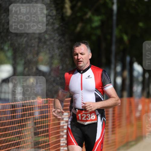 07.09.2025 - 19. Norderstedt Triathlon Michael Strokosch http://msf.ph/oto/8743102 07.09.2025 11:55:56 Laufen 1236 meine-sportfotos.de