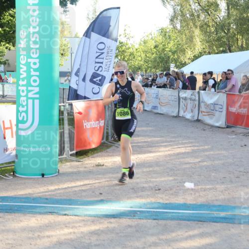 07.09.2025 - 19. Norderstedt Triathlon Luisa Fischer http://msf.ph/oto/8743109 07.09.2025 17:03:07 Ziel 868, 1086 meine-sportfotos.de