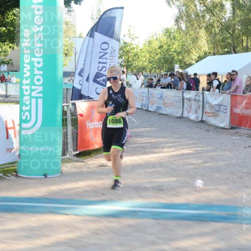 07.09.2025 - 19. Norderstedt Triathlon Luisa Fischer http://msf.ph/oto/8743114 07.09.2025 17:03:07 Ziel 868, 1086 meine-sportfotos.de