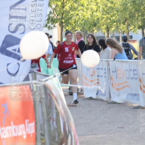 07.09.2025 - 19. Norderstedt Triathlon Luisa Fischer http://msf.ph/oto/8743117 07.09.2025 17:04:07 Ziel 942 meine-sportfotos.de