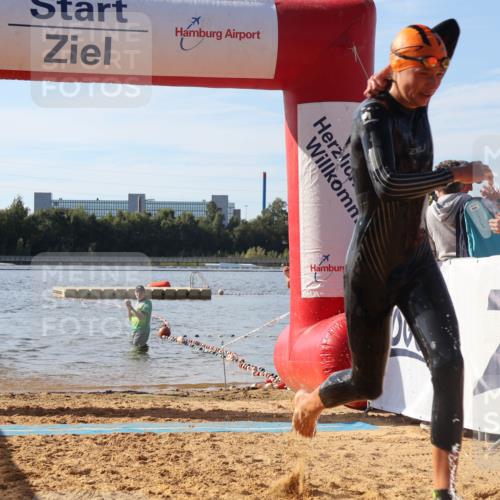07.09.2025 - 19. Norderstedt Triathlon Luisa Fischer http://msf.ph/oto/8743128 07.09.2025 10:20:50 Schwimmen 646, 654 meine-sportfotos.de