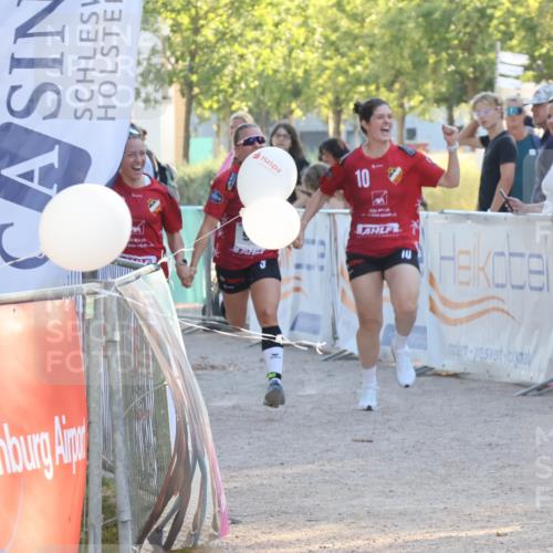 07.09.2025 - 19. Norderstedt Triathlon Luisa Fischer http://msf.ph/oto/8743133 07.09.2025 17:04:08 Ziel 942 meine-sportfotos.de