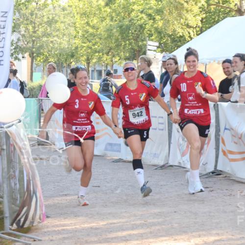 07.09.2025 - 19. Norderstedt Triathlon Luisa Fischer http://msf.ph/oto/8743150 07.09.2025 17:04:09 Ziel 942 meine-sportfotos.de
