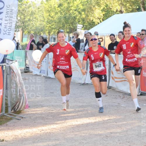 07.09.2025 - 19. Norderstedt Triathlon Luisa Fischer http://msf.ph/oto/8743172 07.09.2025 17:04:10 Ziel 942 meine-sportfotos.de