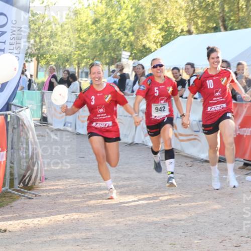 07.09.2025 - 19. Norderstedt Triathlon Luisa Fischer http://msf.ph/oto/8743177 07.09.2025 17:04:10 Ziel 942 meine-sportfotos.de