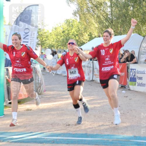 07.09.2025 - 19. Norderstedt Triathlon Luisa Fischer http://msf.ph/oto/8743196 07.09.2025 17:04:11 Ziel 942 meine-sportfotos.de