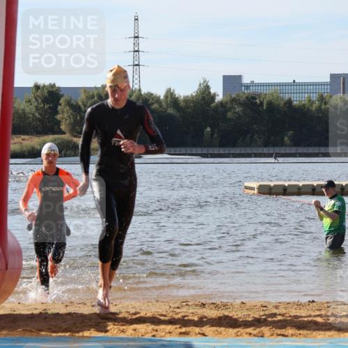 07.09.2025 - 19. Norderstedt Triathlon Luisa Fischer http://msf.ph/oto/8743206 07.09.2025 10:21:03 Schwimmen 654, 657, 675, 677 meine-sportfotos.de