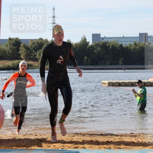 07.09.2025 - 19. Norderstedt Triathlon Luisa Fischer http://msf.ph/oto/8743213 07.09.2025 10:21:03 Schwimmen 654, 657, 675, 677 meine-sportfotos.de