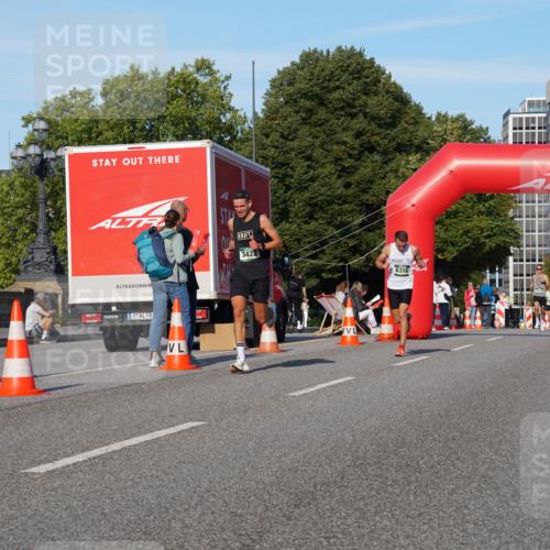 07.09.2025 - BARMER Alsterlauf Yannick Fuchs http://msf.ph/oto/8743215 07.09.2025 09:29:02 Laufen 3422, 6316 meine-sportfotos.de
