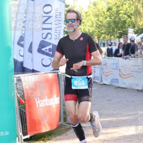 07.09.2025 - 19. Norderstedt Triathlon Luisa Fischer http://msf.ph/oto/8743222 07.09.2025 17:05:43 Ziel 885 meine-sportfotos.de