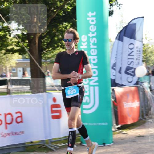 07.09.2025 - 19. Norderstedt Triathlon Luisa Fischer http://msf.ph/oto/8743232 07.09.2025 17:05:44 Ziel 885 meine-sportfotos.de