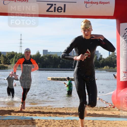 07.09.2025 - 19. Norderstedt Triathlon Luisa Fischer http://msf.ph/oto/8743233 07.09.2025 10:21:05 Schwimmen 657, 675, 677 meine-sportfotos.de