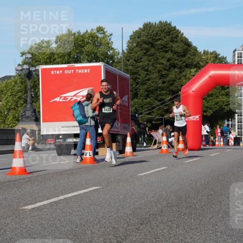 07.09.2025 - BARMER Alsterlauf Yannick Fuchs http://msf.ph/oto/8743238 07.09.2025 09:29:02 Laufen 3422, 6316 meine-sportfotos.de