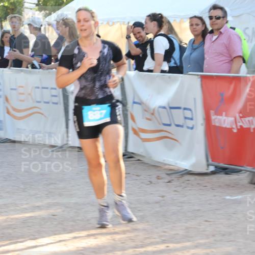 07.09.2025 - 19. Norderstedt Triathlon Luisa Fischer http://msf.ph/oto/8743244 07.09.2025 17:05:52 Ziel 887 meine-sportfotos.de