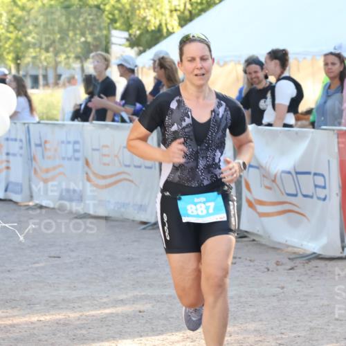 07.09.2025 - 19. Norderstedt Triathlon Luisa Fischer http://msf.ph/oto/8743253 07.09.2025 17:05:53 Ziel 887 meine-sportfotos.de