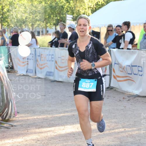07.09.2025 - 19. Norderstedt Triathlon Luisa Fischer http://msf.ph/oto/8743259 07.09.2025 17:05:53 Ziel 887 meine-sportfotos.de