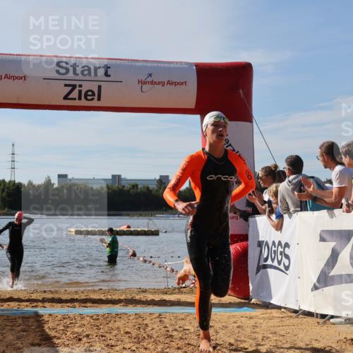 07.09.2025 - 19. Norderstedt Triathlon Luisa Fischer http://msf.ph/oto/8743264 07.09.2025 10:21:06 Schwimmen 657, 675, 677 meine-sportfotos.de